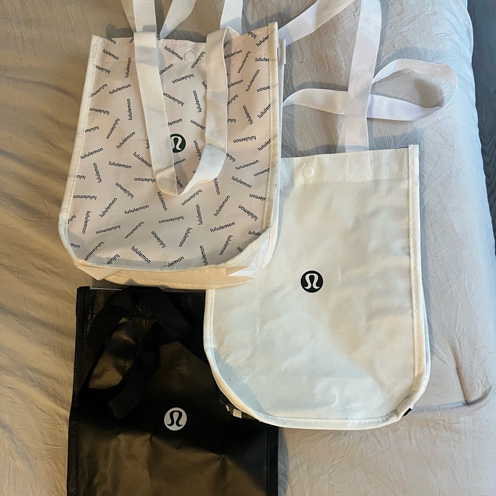 lululemon athletica White and Black Tote Bag Set (3)